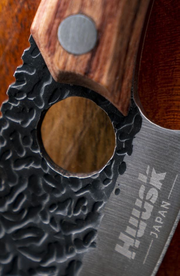 Huusk knife's perfect grip